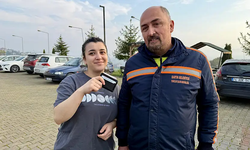 Temizlik personelinden örnek davranış