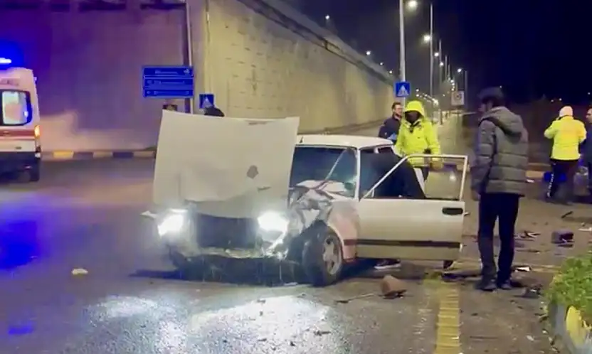 Üniversite kavşağında feci kaza