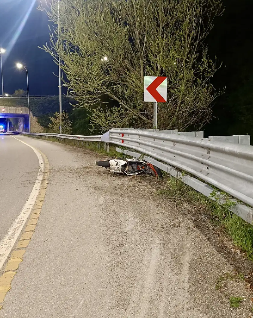 Tünel çıkışında bariyerlere çarptı