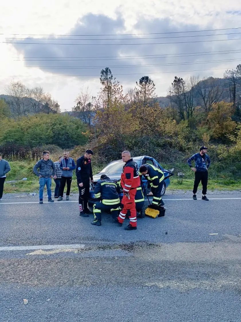Potbaşında iki araç çarpıştı, yaralılar var