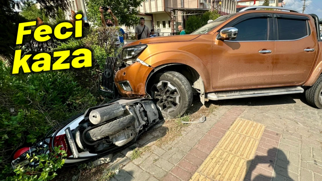 Motosiklet kamyonetin altına sıkıştı