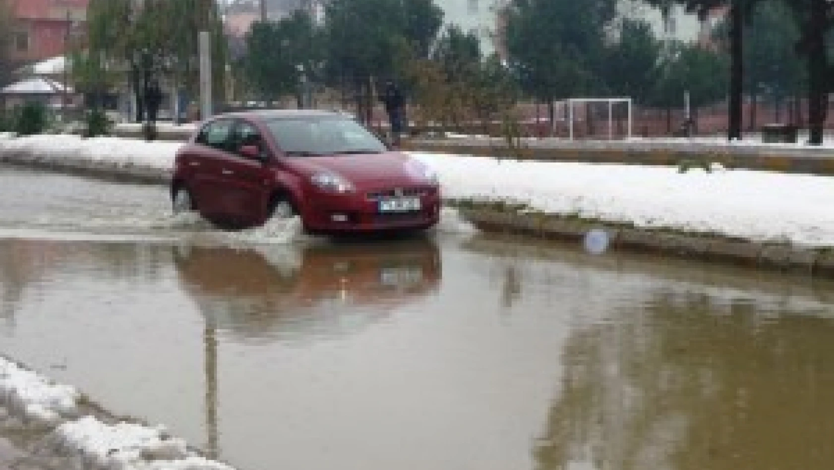 Kozcağız'da Eriyen Kar Sel Getirdi