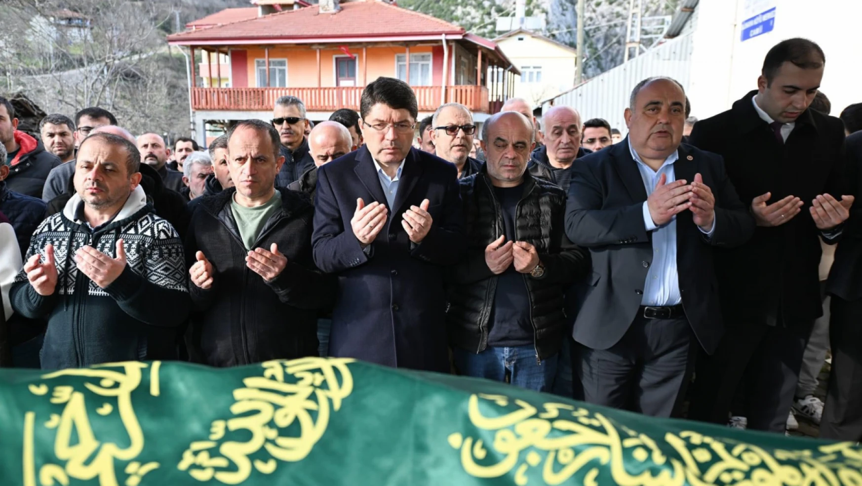 Bakan Tunç cenazeye katıldı