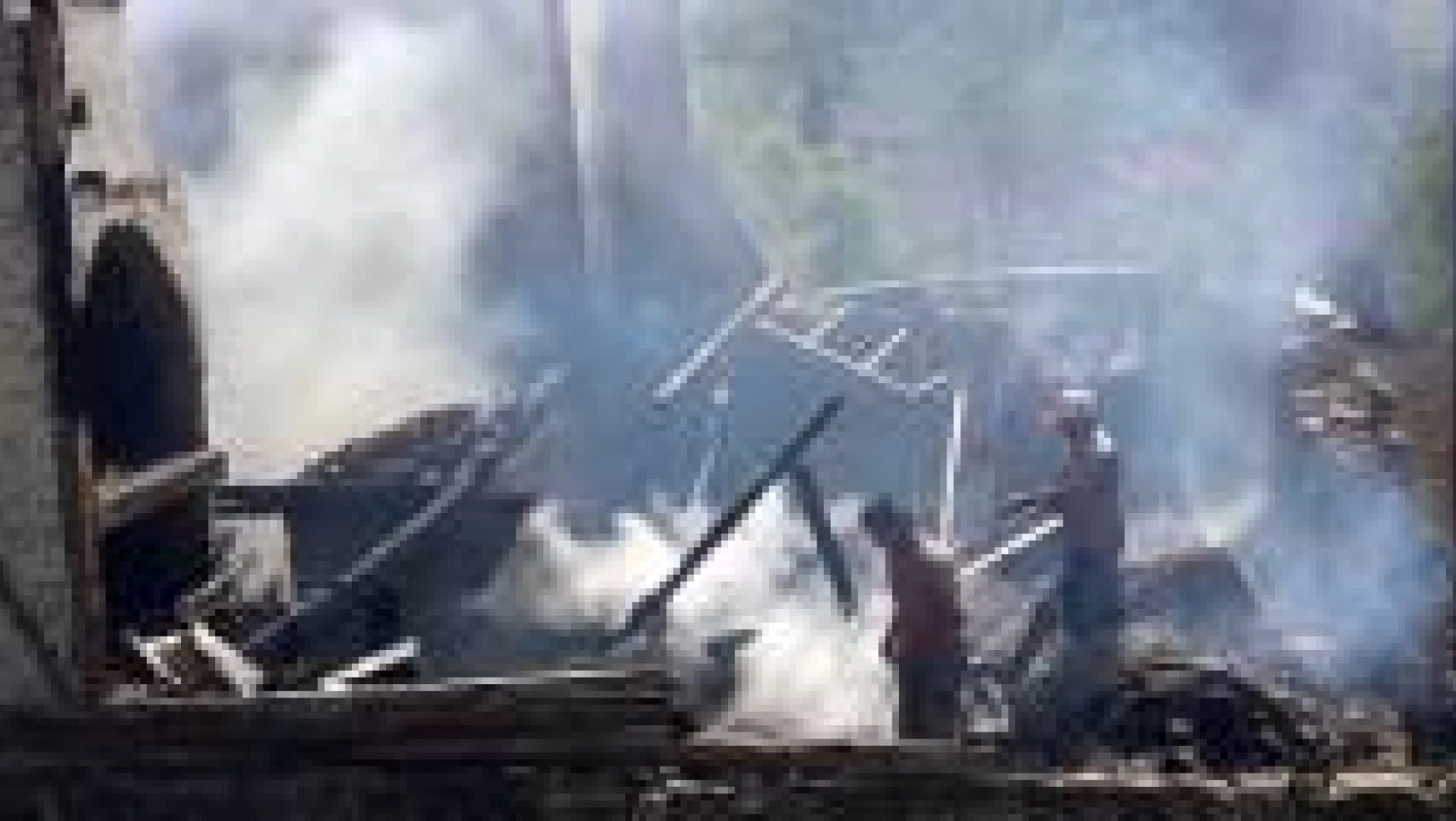 Bartın'da bir ev tamamen yandı