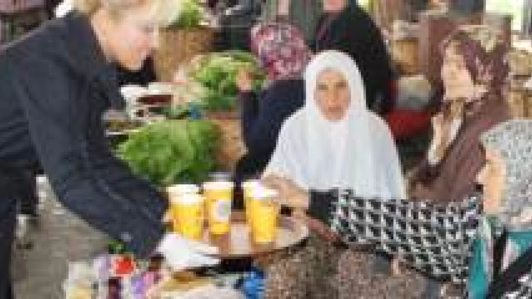 Kadın girişimciler Galla Pazarında çorba dağıttı