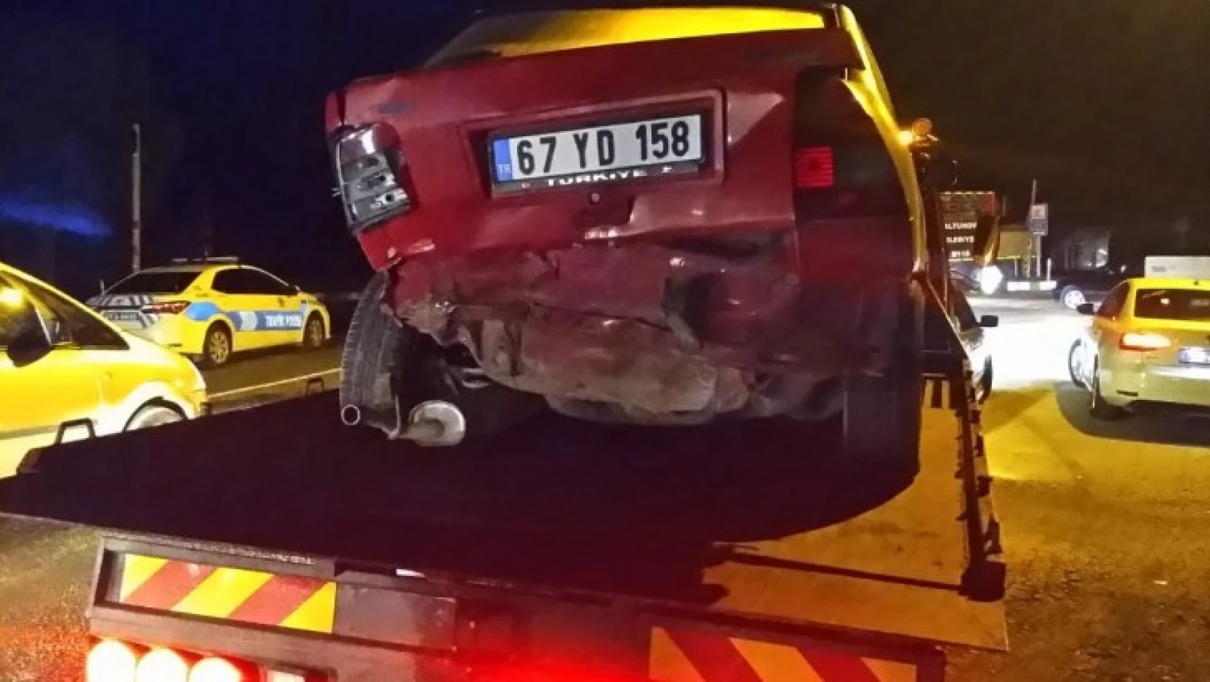 Kavşakta kaza, iki araç çarpıştı
