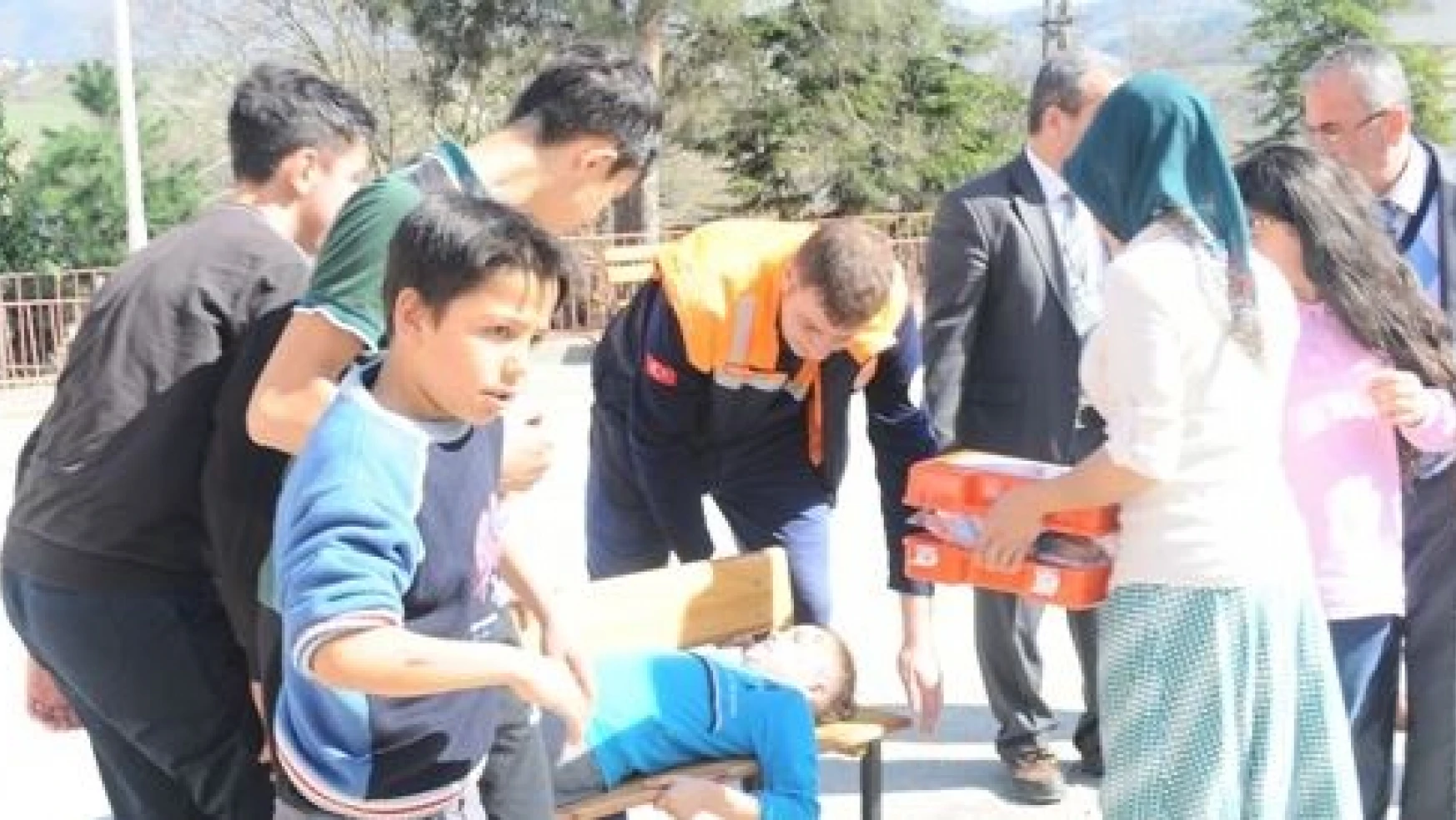 Kozcağız'da Öğrenciler Deprem Tatbikatı Yaptı