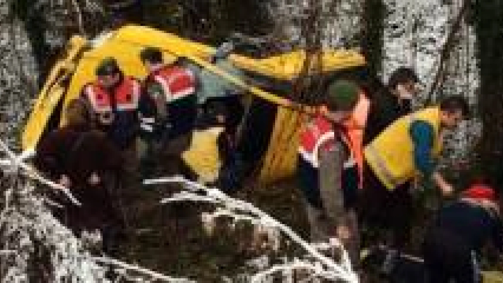 Ticari taksi şarampole yuvarlandı : 4 yaralı