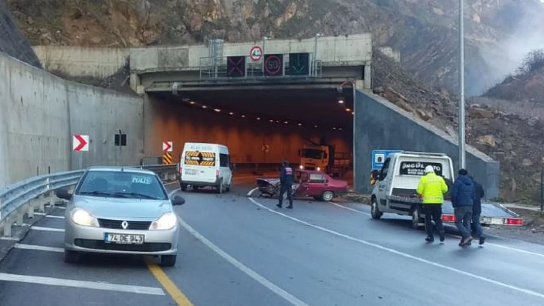 Tünel girişinde kaza