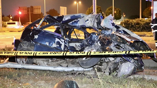 Otobüs ile otomobil çarpıştı