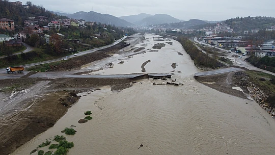 Son dakika, yol ulaşıma kapandı