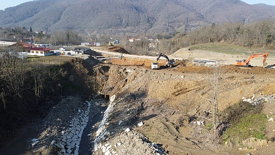 Selde yıkılan yolun yerine köprü