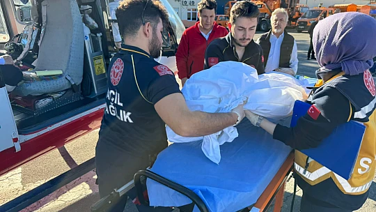 Bebeğin üzerine çaydanlık devrildi