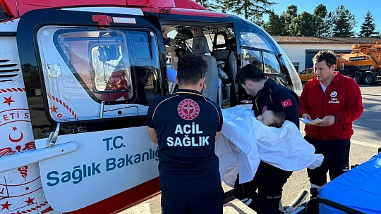 Bebeğin üzerine çaydanlık devrildi