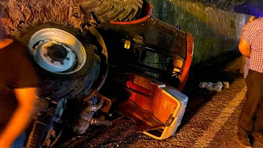 Traktör ile otomobil çarpıştı