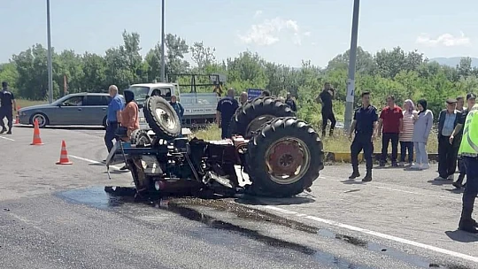 Traktör ile otomobil Çarpıştı