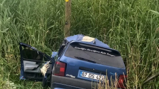 Tıra çarpıp yoldan çıktı