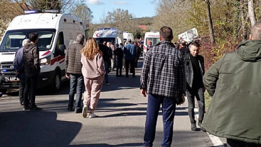Yolcu minibüsü devrildi, 1 ölü 10 yaralı