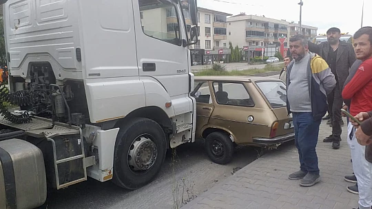Tırın önünde sürüklendi