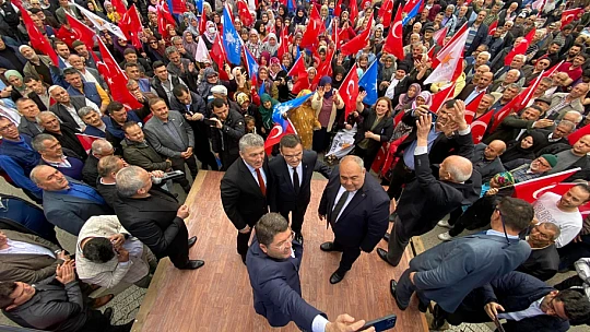 Ak Parti mitinglerinde coşkulu kalabalık