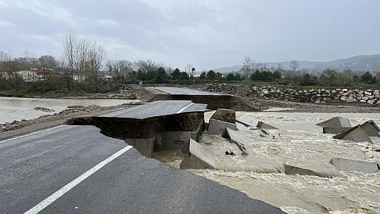 Son dakika, yol ulaşıma kapandı