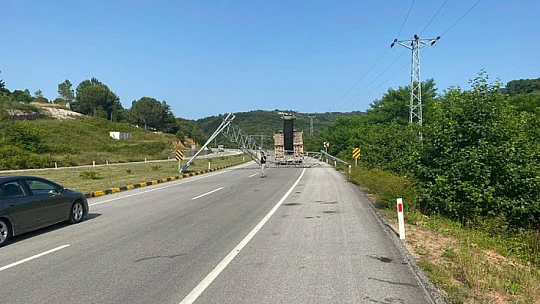 Demir tabelaya çarptı