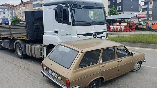 Tırın önünde sürüklendi