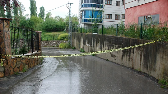 Su seviyesi yükseldi, köprüler sular altında kaldı