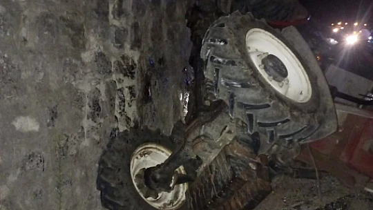 Traktör ile otomobil çarpıştı