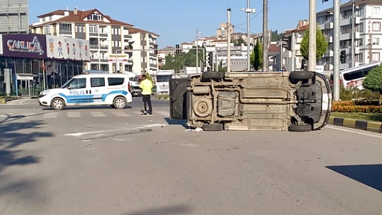 Çatmaca ışıklı kavşakta kaza