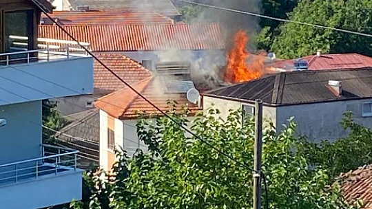 Çatıdan dumanlar yükseldi