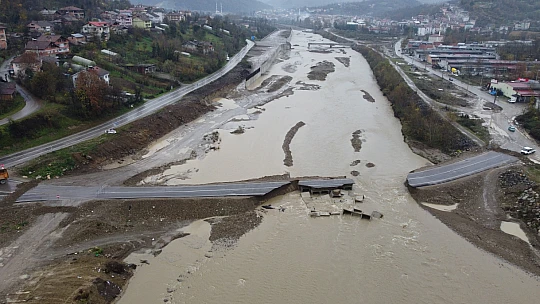 Son dakika, yol ulaşıma kapandı