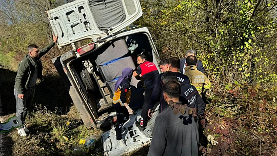 Yolcu minibüsü devrildi, 1 ölü 10 yaralı