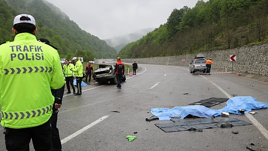 Tünel çıkışında Feci kaza, 3 ölü