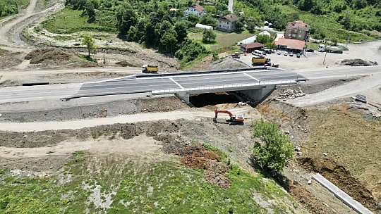 Çöken yola yapılan köprü hizmete açıldı
