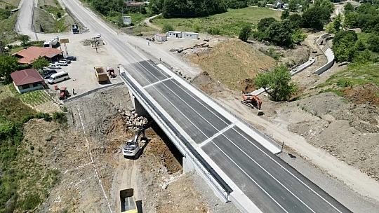 Çöken yola yapılan köprü hizmete açıldı
