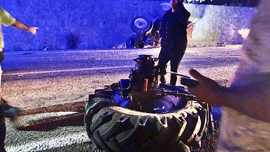 Traktör ile otomobil çarpıştı