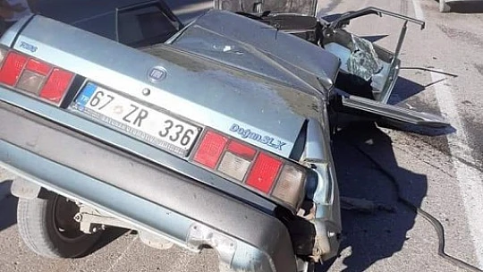 Hurdaya dönen araçtan sağ çıktılar