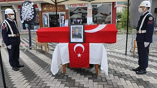 Uzman çavuş gözyaşları arasında defnedildi