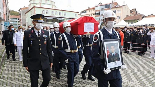 Uzman çavuş gözyaşları arasında defnedildi