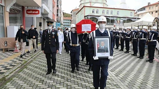 Uzman çavuş gözyaşları arasında defnedildi