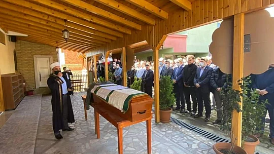 Muhtar son yolculuğuna uğurlandı