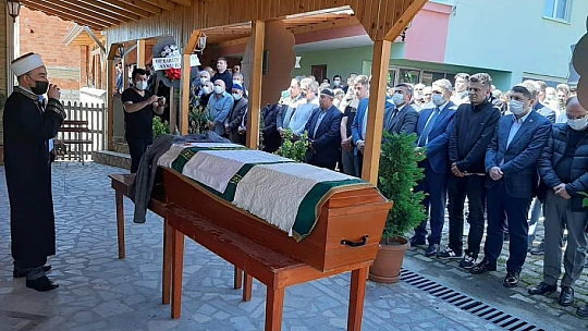 Muhtar son yolculuğuna uğurlandı