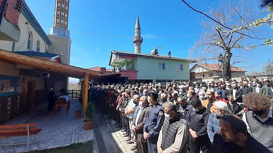 Muhtar son yolculuğuna uğurlandı