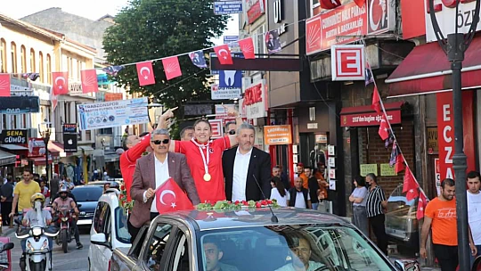 Dünya Şampiyonuna coşkulu karşılama