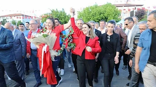 Dünya Şampiyonuna coşkulu karşılama