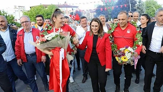 Dünya Şampiyonuna coşkulu karşılama