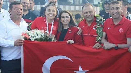 Dünya Şampiyonuna coşkulu karşılama
