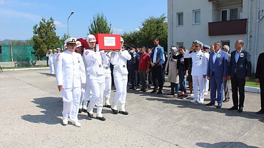 Cansız bedeni bulunan asker için tören