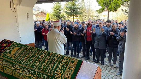 İki çocuk annesi toprağa verildi
